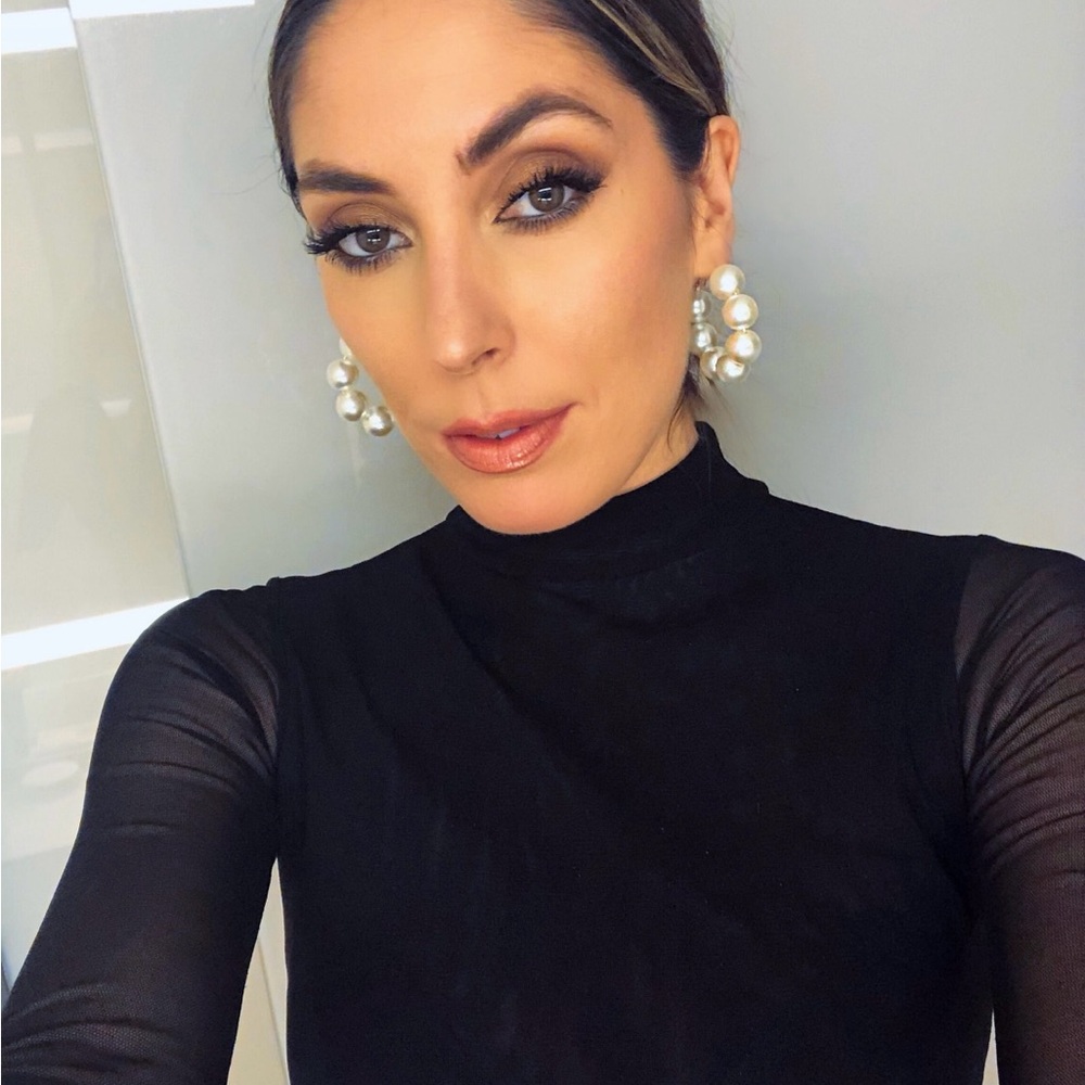 NeverNotRetro XS Ivory Pearl hoop earrings